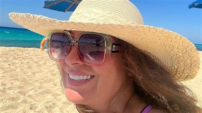 نرمين الفقي تخطف الأنظار في الساحل الشمالي