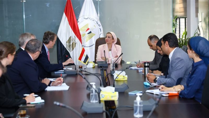 وزيرة البيئة وممثلي