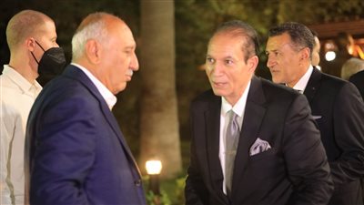 الكومي وحمزة الجمل يقدمان واجب العزاء في إسماعيل عثمان | صور 