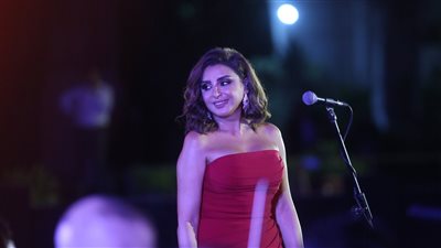 بحضور وزيرة الثقافة.. أنغام تطلق أولى حفلات مهرجان الأوبرا الصيفي وتلامس القلوب