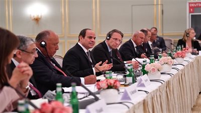  السيسي: المشروعات الجاري تنفيذها فى مصر توفر فرصا استثمارية متنوعة وفى مقدمتها المنطقة الاقتصادية لقناة السويس