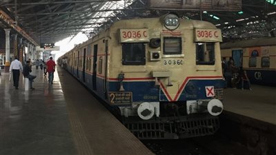 رجل هندي ينجو من الموت بأعجوبة | فيديو