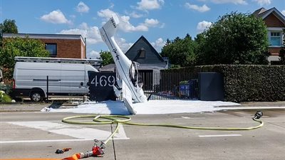 طيار بلجيكي ينجو بأعجوبة من حادث تحطم طائرته | فيديو وصور