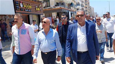 بعد تحذيرات الأرصاد للمصطافين.. تفاصيل زيارة محافظ الإسكندرية لشاطئ النخيل| فيديو 