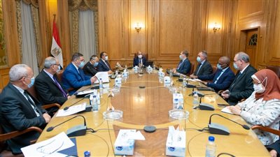 وزير الإنتاج الحربي يبحث سبل التعاون مع وفد شركة 