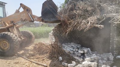 استمرار أعمال الإزالات للأبنية المخالفة بالشرقية