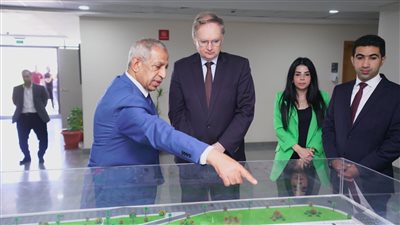 رئيس وفد الاتحاد الأوروبي يزور فرع الأكاديمية العربية بمدينة العلمين الجديدة