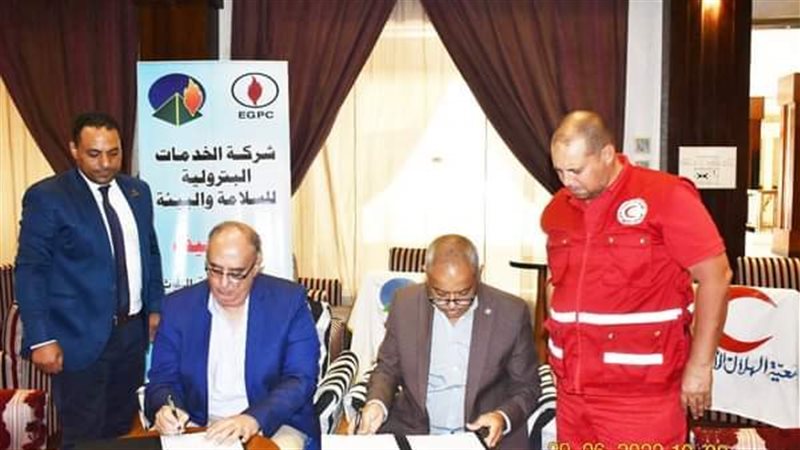 جانب من توقيع الاتفاق