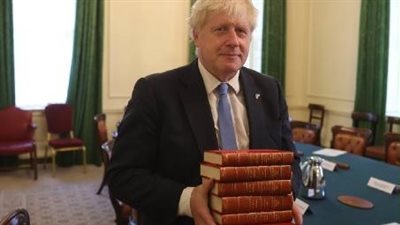 سلسلة كتب لوينستون تشرشل.. مكافأة نهاية الخدمة لرئيس وزراء بريطانيا