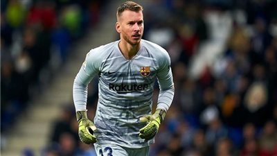 نابولي يرغب في التعاقد مع حارس برشلونة