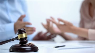 زوجة في دعوى خلع: عايزني أسيب الماجستير وبقى عبء في حياتي