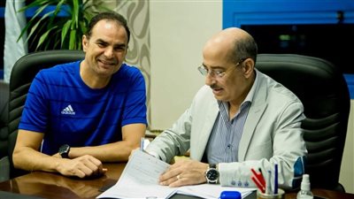 رسميا.. سموحة يجدد تعاقده مع عبد الحميد بسيوني لمدة موسم واحد | صور 