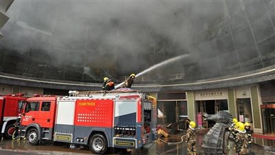 بسبب الموجة الحارة.. النيران تلتهم مبنى بلدية موروس وسط إسبانيا 