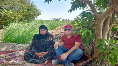 مش هتخلى عن حلم حياتي ومكملة لآخر نفس.. الحاجة نبيلة موهبة غنائية تتصدر التريند وتعشق الفن الشعبي.. ورواد السوشيال ميديا يلقبونها بملكة البهجة | فيديو وصور