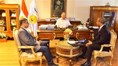 محافظ أسيوط: تطبيق منظومة المرتبات payroll بكافة الوحدات تنفيذًا لخطة التحول الرقمي 