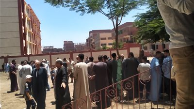 أهالى كفر دنشواى ينتظرون وصول جثمان الصيدلى أحمد حاتم | صور وفيديو