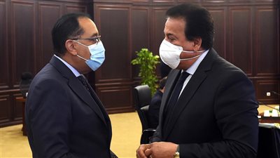 وزير الصحة: فترة عزل مصاب كورونا 5 أيام للأعراض البسيطة.. و10 للشديدة 