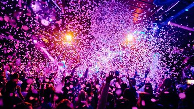 تفسير حلم الحفلة في المنام وعلاقته بسماع أخبار حزينة 