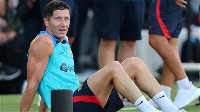 برشلونة يعلن إيقاف بيع قمصان ليفاندوفسكي.. والسبب غريب