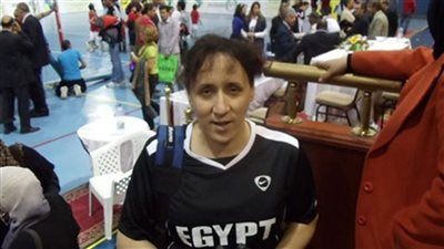 تهاني طوسون مشرفًا على الكرة الطائرة بالتنمية الشبابية بالجزيرة