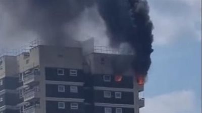 موجة حر تأكل الأخضر واليابس.. النيران تلتهم برج وولويتش وسط بريطانيا | صور