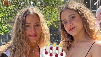 كنزي عمرو دياب تحتفل بعيد ميلاد شقيقتها جنى 