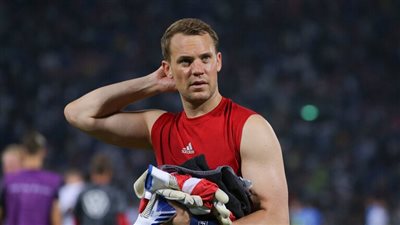 أول تعليق من نوير بعد الطرد أمام ليفركوزن وتوديع كأس ألمانيا 