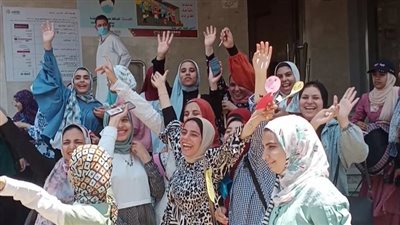  زغاريد أولياء الأمور أمام لجنة الثانوية العامة بالقليوبية | فيديو