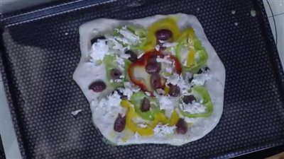 في 10 دقائق فقط.. اعملي البيتزا الشرقي بالبيت | فيديو 