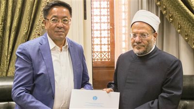 لبحث التعاون الديني ومناقشة قضايا الأمة.. مفتي الجمهورية يستقبل سفير كازاخستان