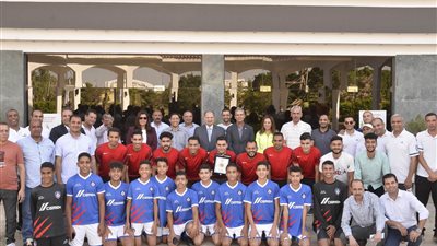 محافظ أسيوط يكرم الفريق الأول بأسمنت أسيوط لصعوده للدورى الممتاز 