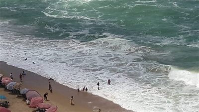 معركة بشاطئ النخيل بالإسكندرية وإصابة شخص بطلق ناري واحتراق مبنى 