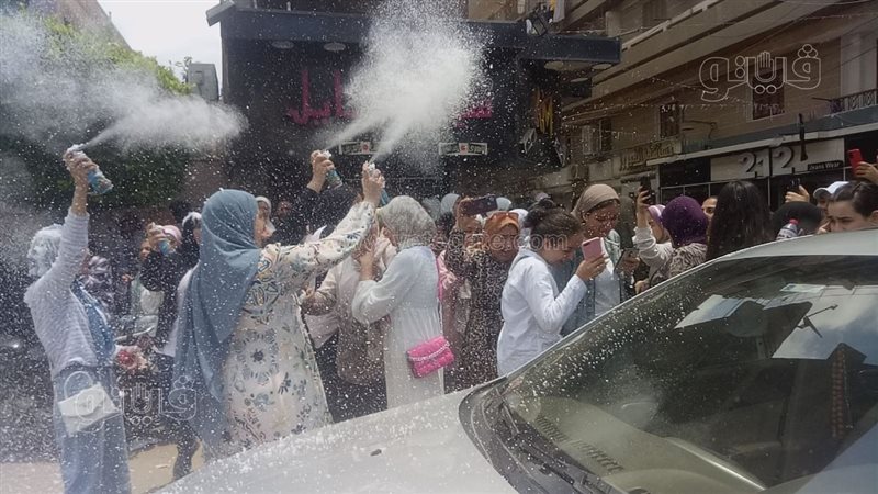 احتفالات طلاب الثانوية