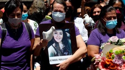 مظاهرات نسائية في المكسيك للمطالبة بالعدالة بعد إحراق ناشطة حية 