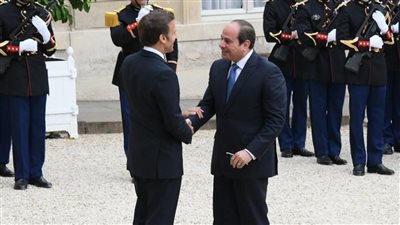 ماكرون مهنئا السيسي: فرنسا مستمرة في تعزيز علاقات التعاون المميزة مع مصر