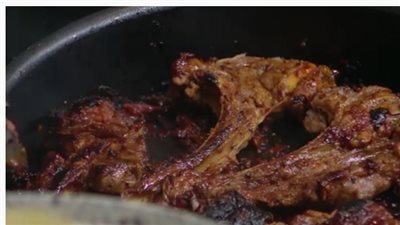 بتتبيلة شهية.. اعرفي طريقة عمل الريش الضاني مع الشيف فيفيان |فيديو 