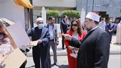 محافظ دمياط تتسلم الدفعة الثانية من لحوم صكوك الاضاحى 