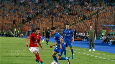 بعد 20 دقيقة.. الزمالك يبحث عن الهدف الثاني .. وتراجع لاعبي الأهلي | صور