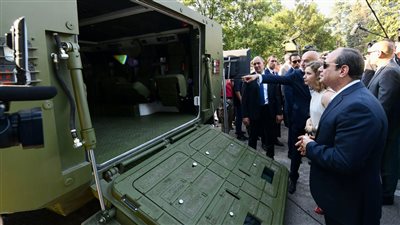  السيسي يحضر عرضا لأسلحة القوات المسلحة الصربية بساحة التدريب في بلجراد.. صور