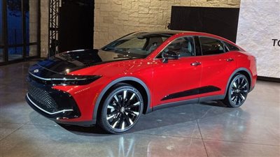 بعد طرحها بالأسواق.. تويوتا كراون 2023 تجمع بين التكنولوجيا والموهبة اليابانية | صور