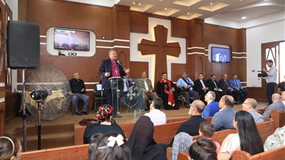 تنصيب قساوسة وافتتاح كنيسة بعد تجديدها.. جولة رعوية لرئيس الإنجيلية بالمنيا