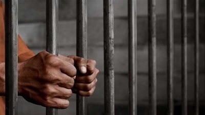 حجز عاطل لاتهامه بحيازة 264 قطعة ألعاب نارية 