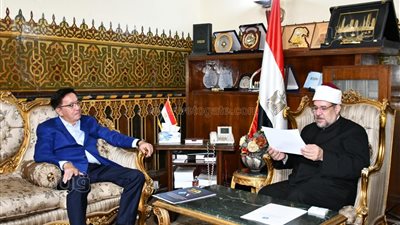 وزير الأوقاف يبحث مع سفير كازاخستان التعاون المشترك وتدريب الأئمة 