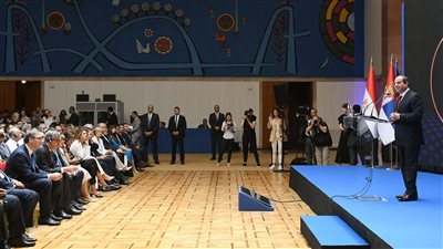 السيسي لرجال الأعمال في ألمانيا وصربيا وفرنسا: حريصون على تطوير علاقات التعاون الاقتصادي والتجاري.. وتنمية الاستثمارات المشتركة للمساهمة في دعم مسيرة التنمية الاقتصادية في مصر