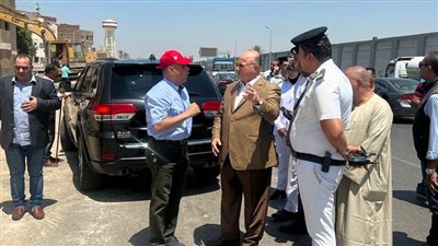 محافظ القاهرة يتفقد إزالات طريق 