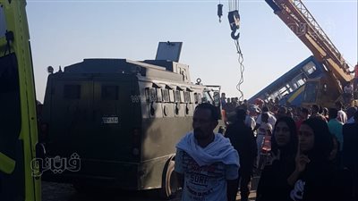 مصرع شخصين وإصابة 10 آخرين في انقلاب أتوبيس وسيارة داخل مصرف بالإسكندرية | صور 