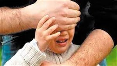 مشهد مؤثر.. مذيعة عربية تلتقي ابنها بدموع الفرح بعد اختطافه 20 يوما | فيديو