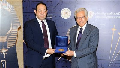 في ختام بطولة العالم للسلاح.. الاتحاد الدولي يكرم وزارة الرياضة واللجنة الأولمبية