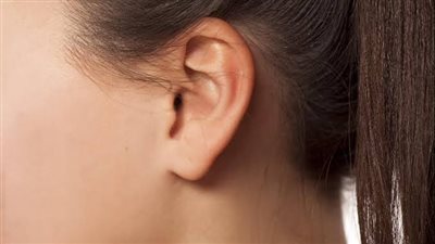 الرعاية الصحية: نجاح إعادة بناء صيوان الأذن لطفلة 11 عاما تعاني من انكماش وتشوه