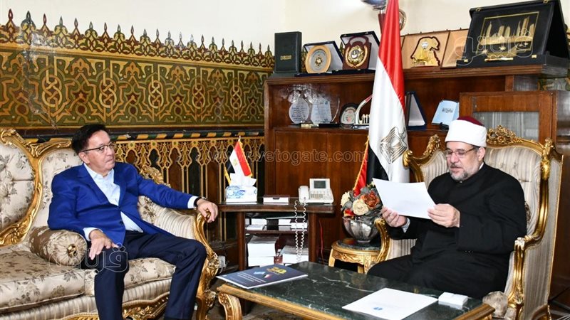 وزير الأوقاف يستقبل